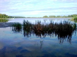 Голубые своды небес в озере Чайка