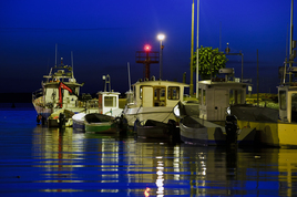 Port rybacki we Fromborku nocą