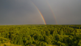 Радуга на Красным лесом